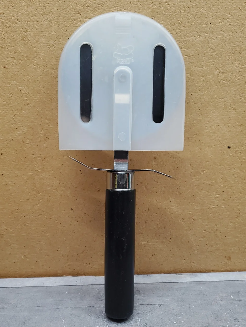 Pampered Chef Pizza Cutter with Protective Cover
